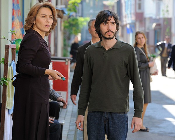 Öyle Bir Geçer Zaman Ki Fotoğrafı