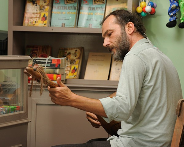 Öyle Bir Geçer Zaman Ki Fotoğrafı