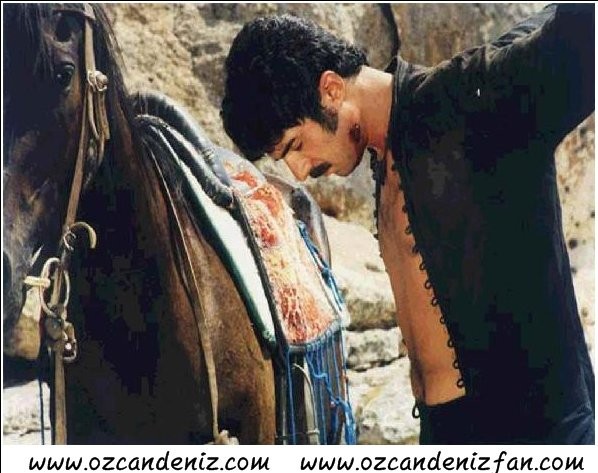 Aşkın Dağlarda Gezer Fotoğrafı