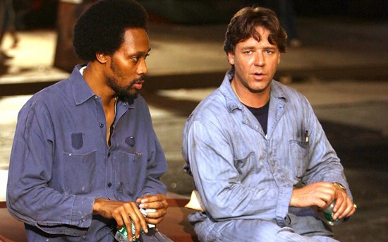 Demir Yumruklu Adam Fotoğrafı