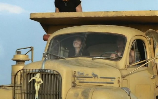 Je t'aime moi non plus fotoğrafı