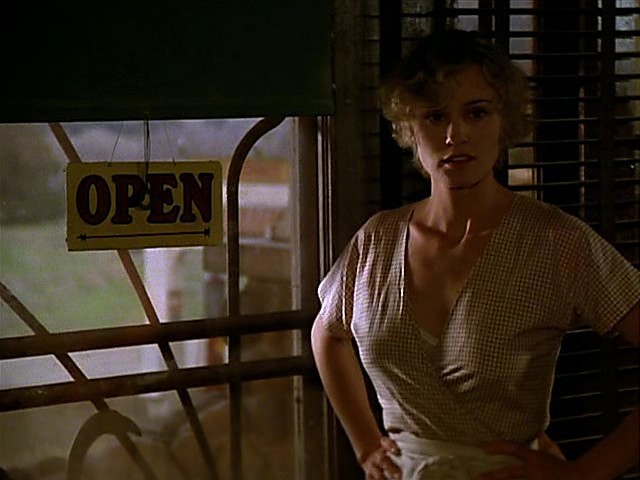 Postacı Kapıyı İki Kere Çalar Fotoğrafı