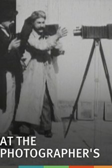 Chez Le Photographe (1900) afişi