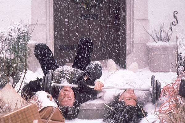 Evde Tek Başına 3 Fotoğrafı