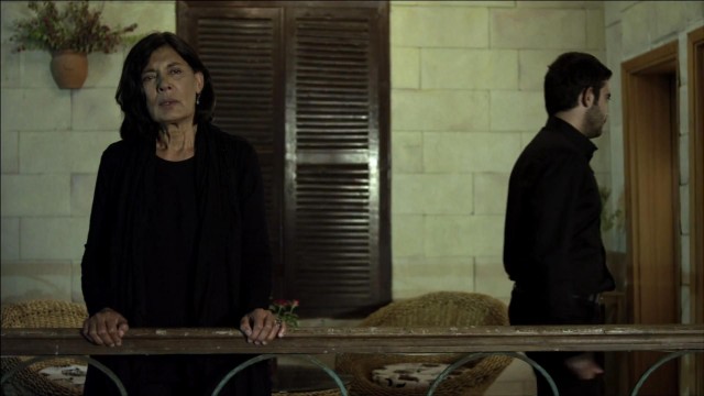 Toprağa Uzanan Eller fotoğrafı