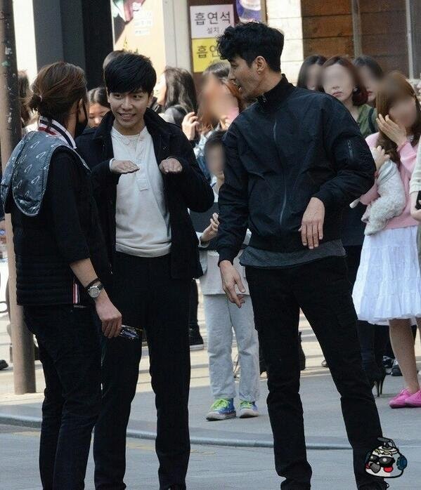 Etrafın Sarıldı Fotoğrafı