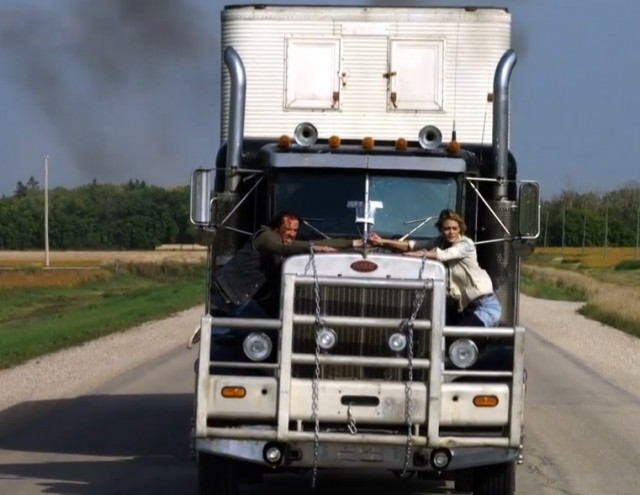 Asla Yabancılarla Oynama 3 fotoğrafı