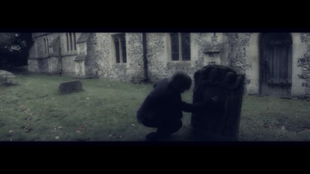 Woman of the Graveyard Fotoğrafı