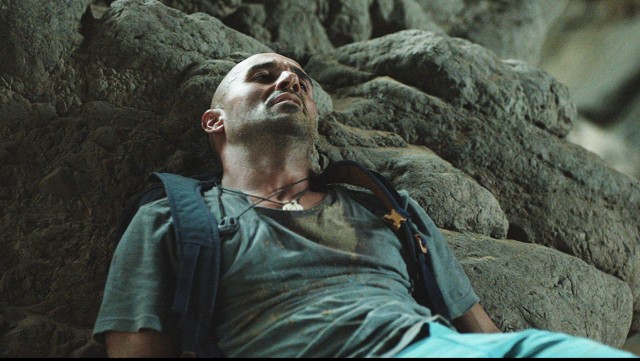 Solo: Alone Fotoğrafı