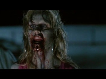 Yaşayan ölülerin Dönüşü 4 fotoğrafı