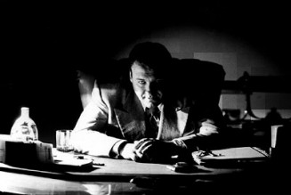 Orada Olmayan Adam Fotoğrafı