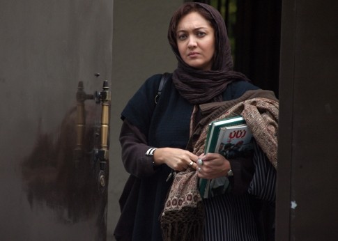 Dokhtari Ba Kafsh-haye-katani fotoğrafı