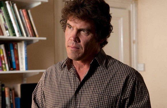 Uzun Boylu Esmer Adam Fotoğrafı