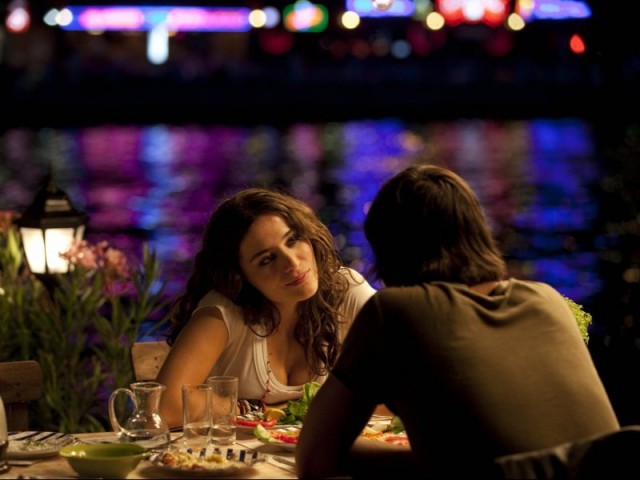 Aşk Tesadüfleri Sever Fotoğrafı