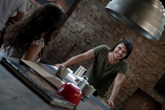 Aşk Tesadüfleri Sever Fotoğrafı