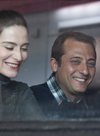 Aşk Tesadüfleri Sever Fotoğrafı