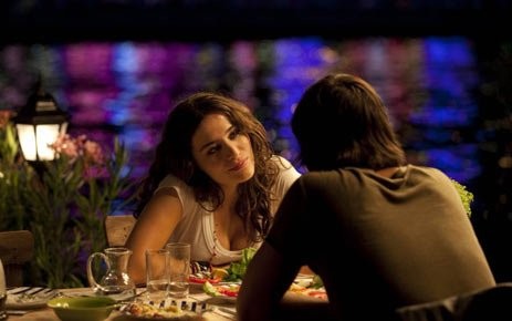 Aşk Tesadüfleri Sever Fotoğrafı