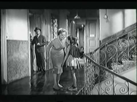 Ein Mann geht durch die Wand fotoğrafı