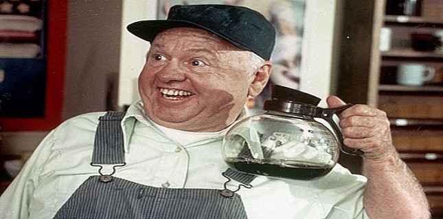 Mickey Rooney Hayata Veda Etti