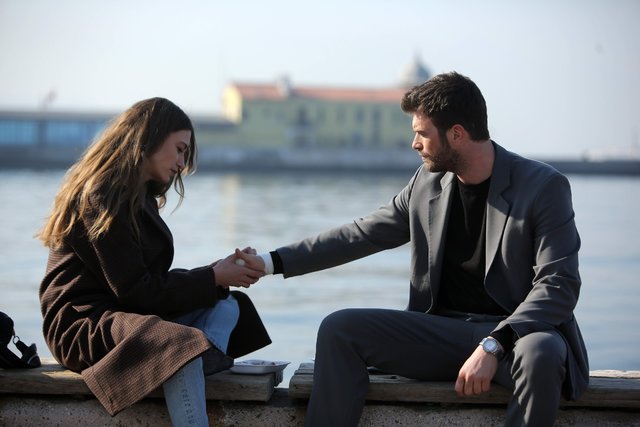 "Aile" Show TV Kıvanç Tatlıtuğ ve Serenay Sarıkaya "Aile" Show TV Kıvanç Tatlıtuğ ve Serenay Sarıkaya