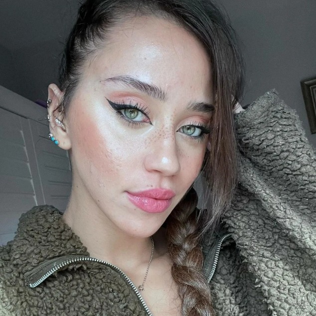  Zeynep Alkan