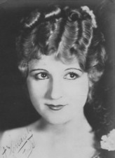 Julia Faye fotoğrafı