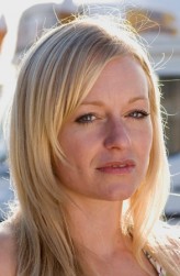 Christine Tremarco fotoğrafı