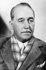 Guy Standing fotoğrafı