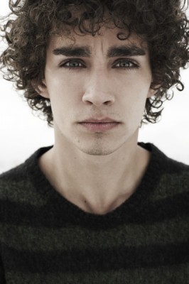 Robert Sheehan Fotoğrafı