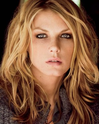 Angela Lindvall Fotoğrafı
