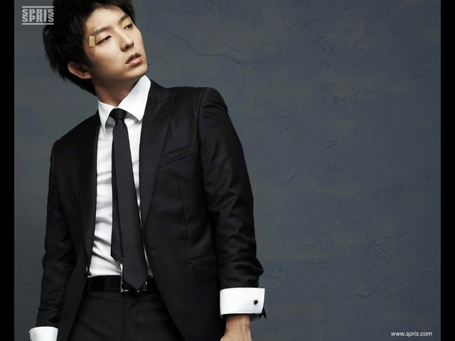 Lee Jun-ki Fotoğrafı