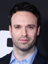 Jake Epstein fotoğrafı