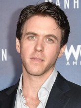 Ashley Zukerman fotoğrafı