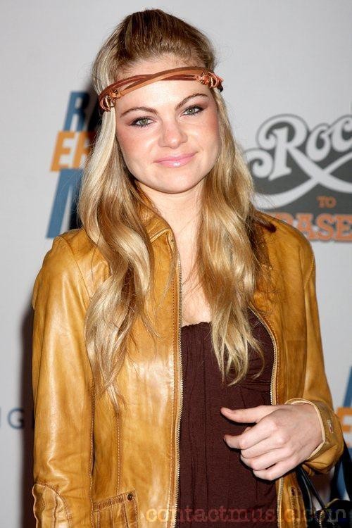 Caitlin Crosby fotoğrafı