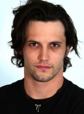 Nathan Parsons fotoğrafı
