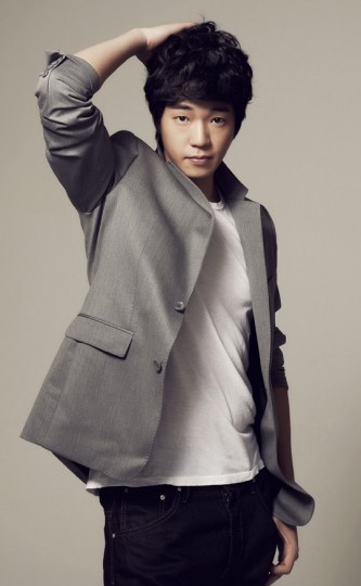 Moon Ji-yoon Fotoğrafı