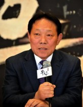 Lee Hwan-kyung (i) fotoğrafı