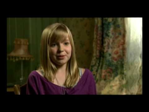 Hannah Endicott-Douglas Fotoğrafı