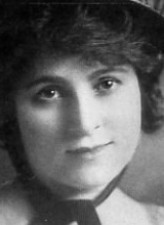 Stella LeSaint fotoğrafı