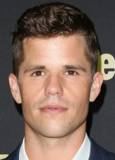 Charlie Carver fotoğrafı