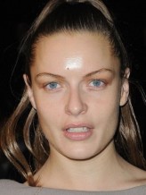 Rie Rasmussen fotoğrafı