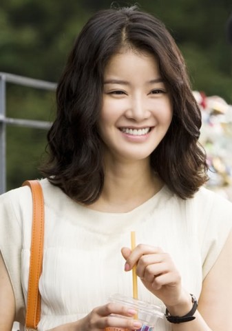 Lee Si-young fotoğrafı