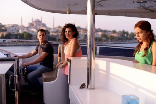 Hande Doğandemir Fotoğrafı