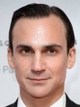 Henry Lloyd-Hughes fotoğrafı