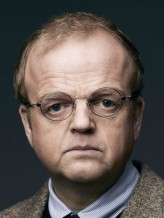 Toby Jones fotoğrafı