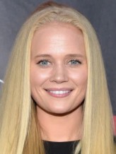 Carly Schroeder fotoğrafı