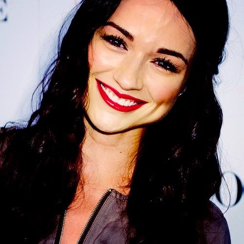 Crystal Reed Fotoğrafı