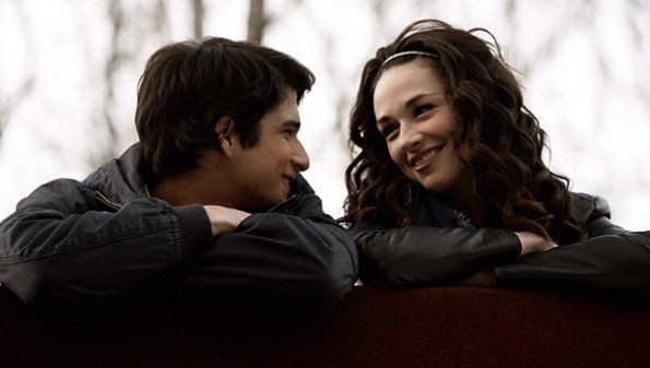 Crystal Reed Fotoğrafı