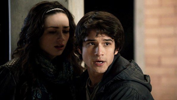 Crystal Reed Fotoğrafı