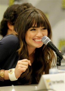 Crystal Reed Fotoğrafı